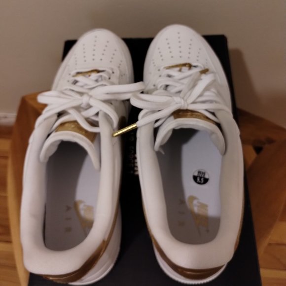 Nike Air Force 1 '07 LV8 Low DC2181-100 - White Metallic Gold Size Men 9.5 - Picture 8 of 14